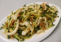 16. Салат из кальмара с овощами